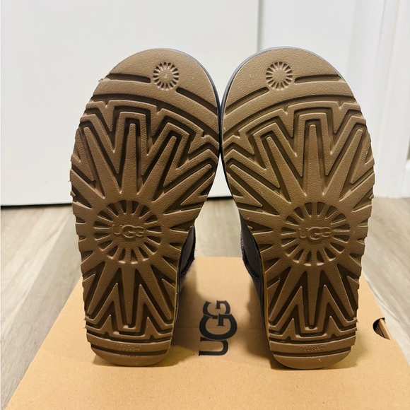 Grey Ugg boots - Picture 5 of 5